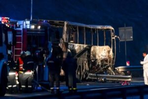 Acidente de ônibus mata pelo menos 45 pessoas na Bulgária