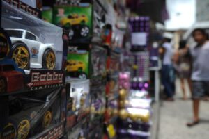 Falta de insumos provoca escassez de brinquedos e eletrônicos em Goiânia