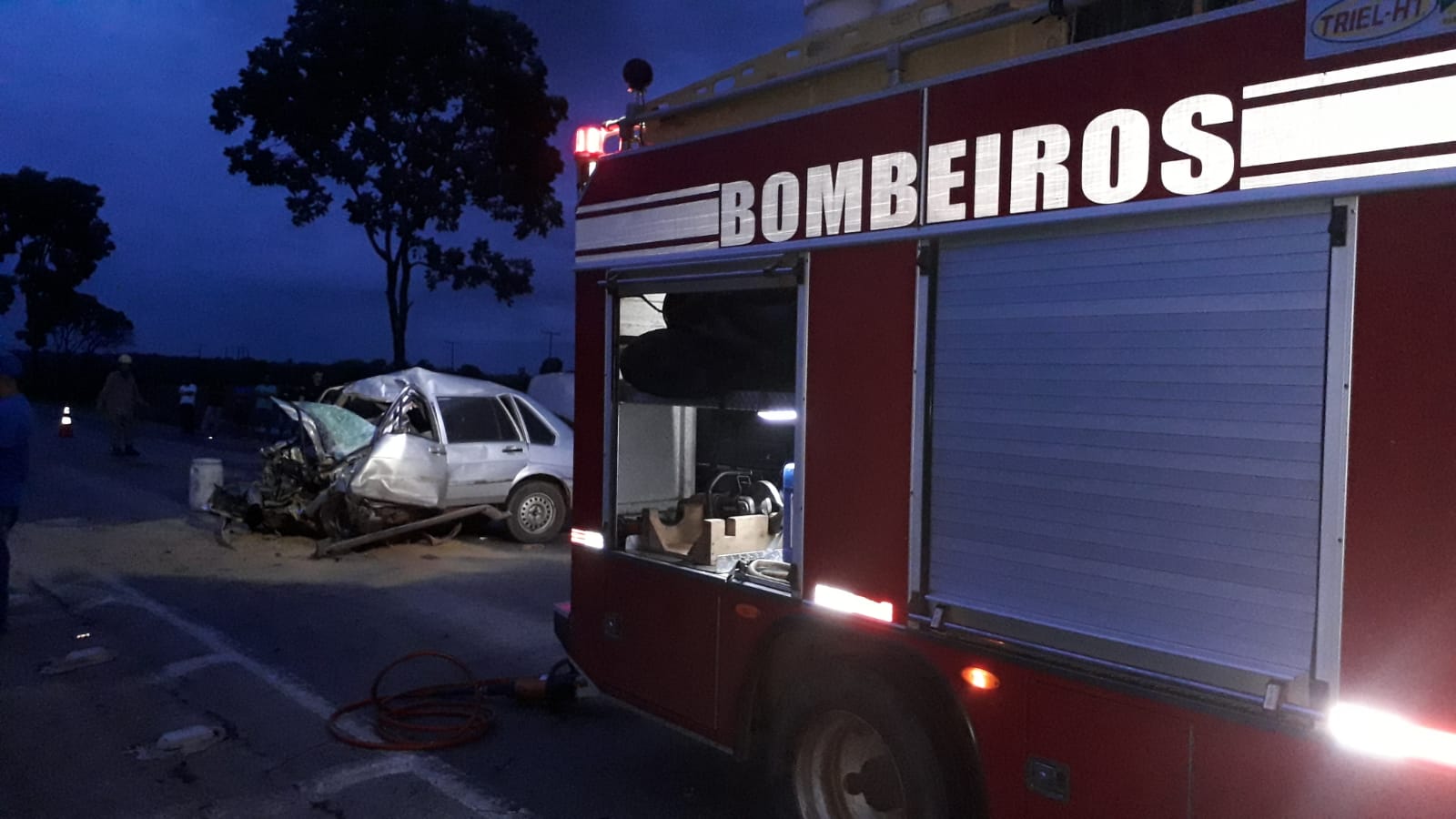 Homem morre em acidente entre caminhão e carro na BR-153, em Porangatu