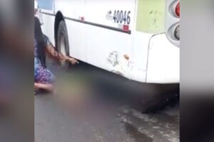 Mulher morre ao ser atropelada por ônibus na porta de casa, em Senador Canedo