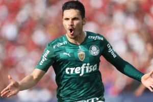 Raphael Veiga comemora primeiro gol do Palmeiras na final da Libertadores