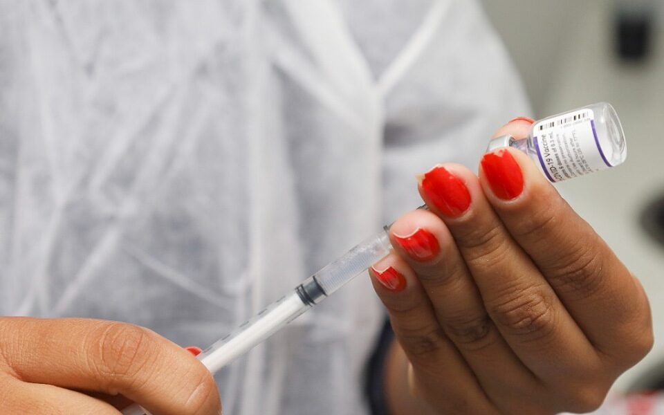 Goiânia terá 42 pontos de vacinação contra Covid-19 neste sábado; Veja locais