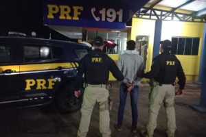 Após compartilhamento de informações, o autor foi preso pela PRF. (Foto: Divulgação/Polícia Civil)