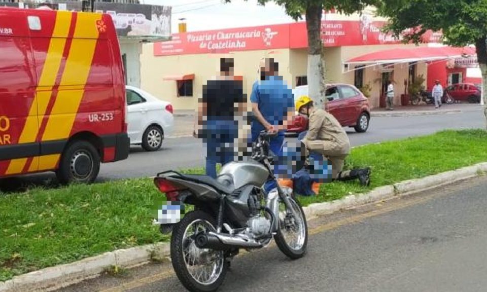 Motociclista fica ferido ao atropelar cachorro em Catalão