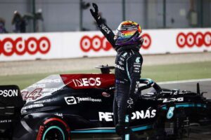 Lewis Hamilton vence no Catar