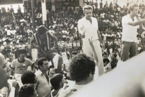 Iris Rezende durante comício no Estádio Antônio Accioly, em 1982