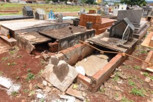 Finados: Familiares notam descaso com túmulos em cemitérios de Goiânia