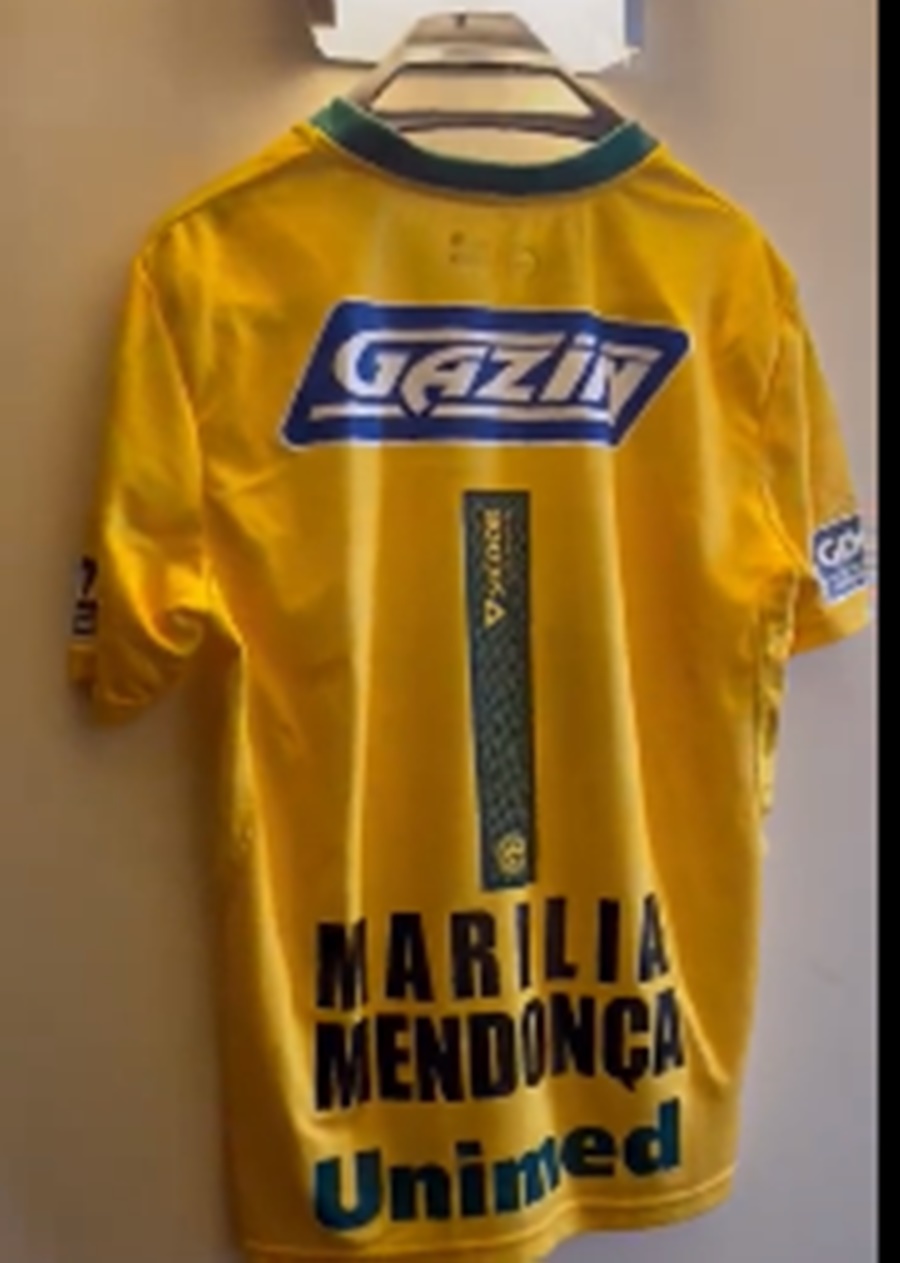 Camisa de Tadeu com homenagem para Marília Mendonça
