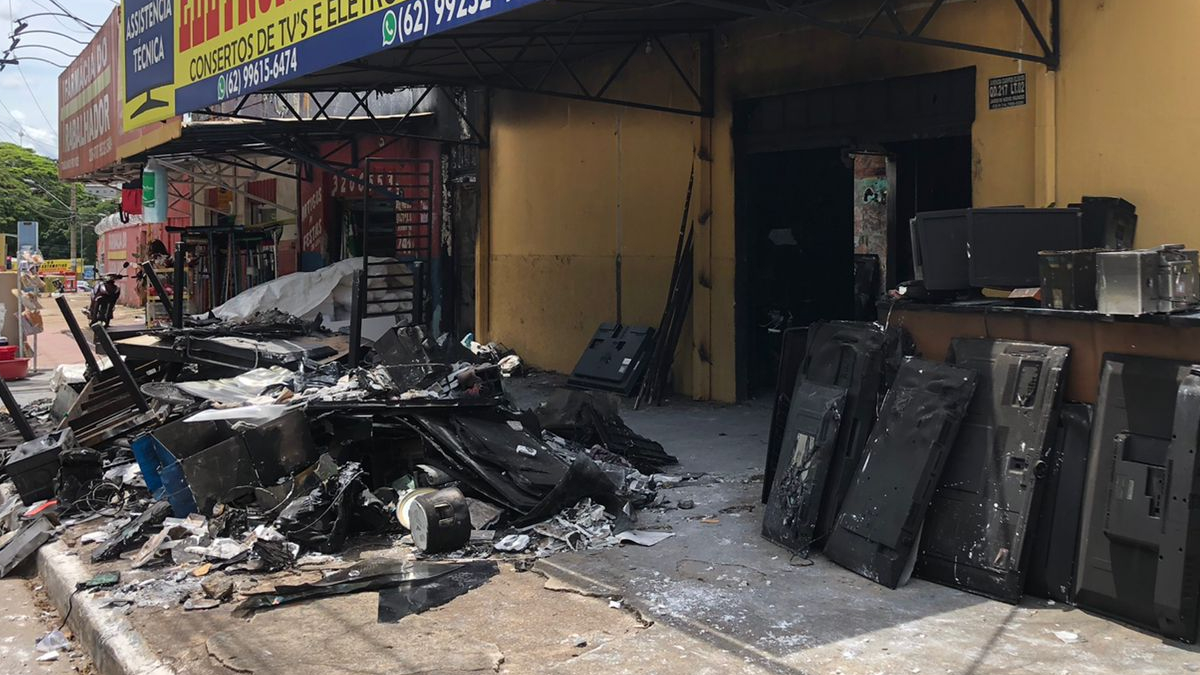 Dono de depósito de eletrodomésticos que pegou fogo estima prejuízo de R$ 80 mil