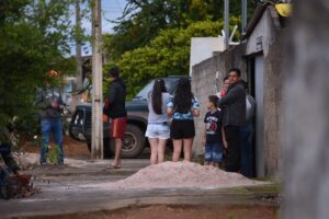 Moradores de Abadiânia levam uma terça-feira (30) normal em meio ao 2º dia de buscas pelo matador de Corumbá de Goiás. (Foto: Jucimar de Sousa/Mais Goiás)