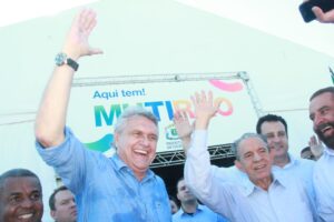 Governador Ronaldo Caiado em mutirão promovido por Iris Rezende em Goiânia (Foto: Prefeitura)