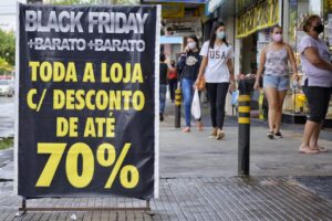 Shoppings e lojas de Goiânia ampliaram o horário de funcionamento para a Black Friday na capital, nesta sexta-feira (26). (Foto: Jucimar de Sousa/Mais Goiás)