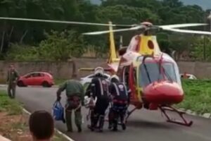 Funcionário de padaria precisou ser transportado de helicóptero para o Hugol (Foto: CBMGO - Divulgação)