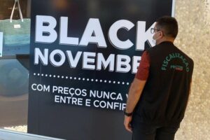 O Procon Goiânia realiza, durante toda a sexta-feira (26), operação de fiscalização da Black Friday, no comércio da capital. (Foto: divulgação)