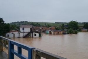Temporal na Bahia deixa municípios em situação de emergência