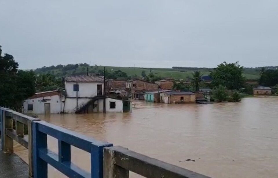 Temporal na Bahia deixa municípios em situação de emergência