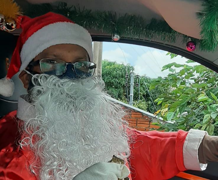 Motorista de aplicativo se destaca por decoração de natal no carro Foto: Arquivo pessoal