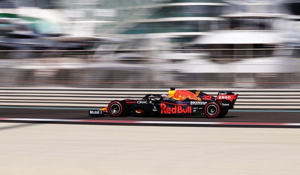 Max Verstappen durante treino em Abu Dhabi