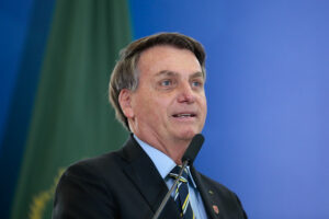 Bolsonaro diz que Fundo de Financiamento Estudantil “virou negócio”