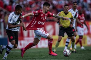 Arthur Rezende em jogo entre Vila Nova e Vasco