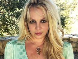 Britney Spears diz estar preparando música nova em publicação contra a família