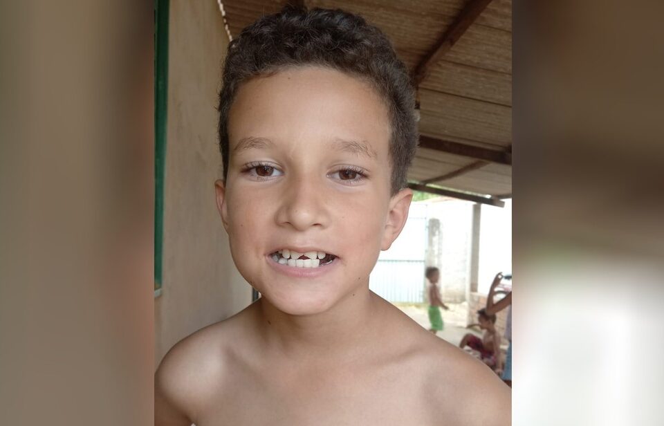 Uma criança, de 9 anos, comoveu a internet após pedir ao Papai Noel dinheiro para arrumar os dentes, em Vianópolis. (Foto: reprodução)