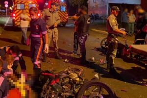 Acidente entre duas motos deixa três pessoas gravemente feridas em Rio Verde