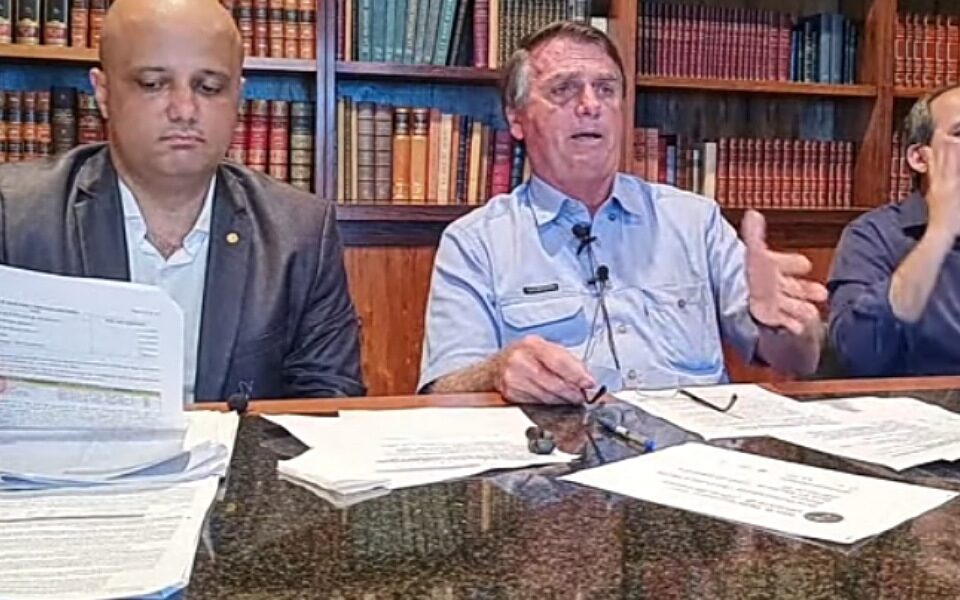 Em live, Bolsonaro confirma que irá assinar RRF para Goiás