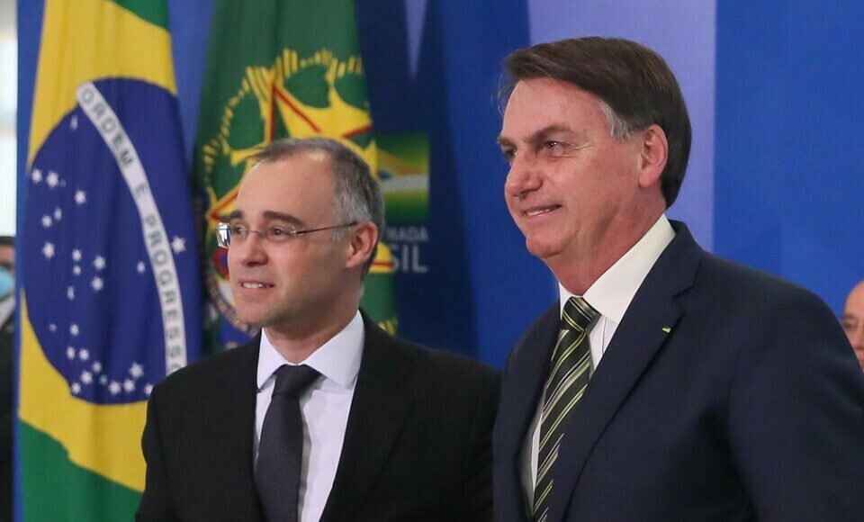 Bolsonaro entrega teste negativo para Covid e confirma ida à posse de Mendonça