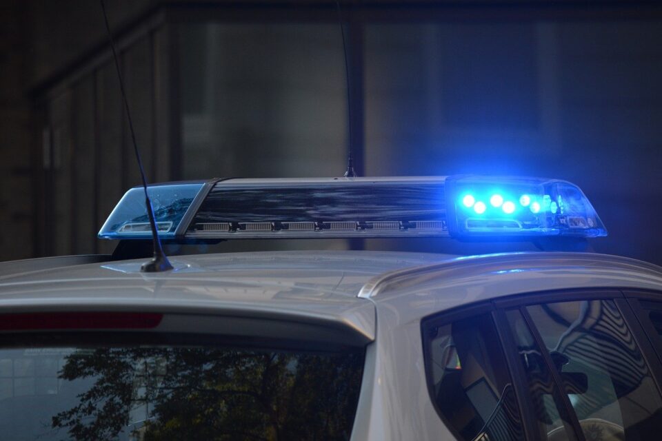 Motorista embriagado acelera o carro para fugir da polícia, mas é preso em Goianésia (Foto: Pixabay)
