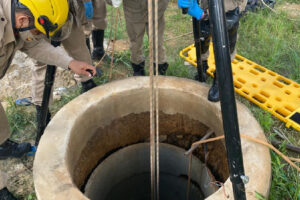 Balde cai e faz homem desmaiar durante escavação de cisterna em Aparecida