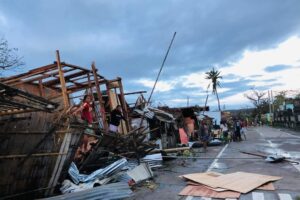 Tufão provoca destruição nas Filipinas e deixa ao menos 33 mortos