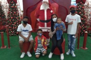 Mãe acusa Papai Noel de discriminação após filhos pedirem presentes caros