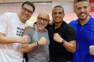 Queiroz reaparece em festa de deputado aliado de Flávio Bolsonaro