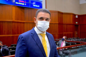 Deputado propõe flexibilização do uso de máscaras em locais abertos, em Goiás