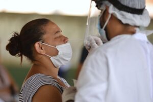 Os laboratórios de Goiânia registraram aumento de 60% na procura por testes de Covid-19, nos últimos 40 dias. (Foto: Jucimar de Sousa/Mais Goiás)