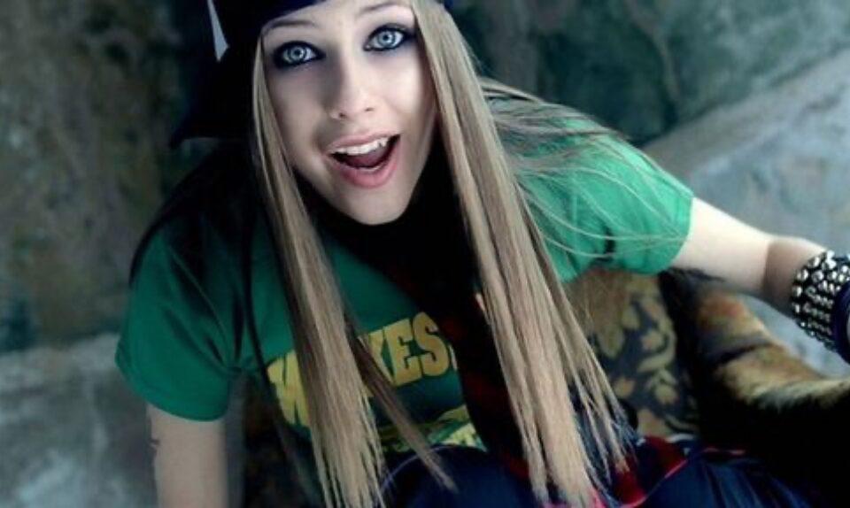 Avril Lavigne anuncia planos de transformar Sk8er Boi em filme