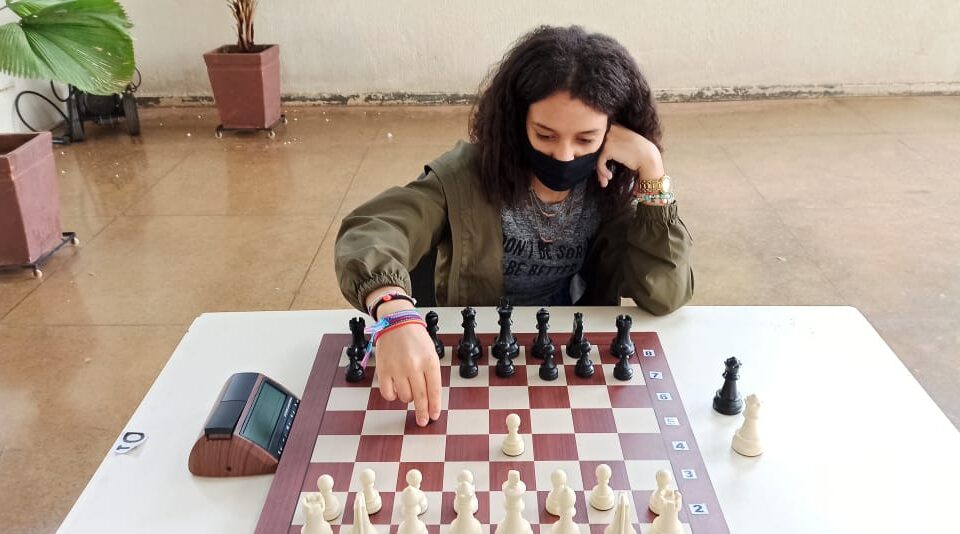 Gambito da Rainha: promessa do xadrez em Goiás é uma garota de 14