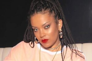 Priscila Beatrice estava fazendo cover da cantora quando a aglomeração começou. Sósia brasileira de Rihanna causa tumulto na Bélgica: vídeo