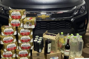 Funcionários furtam bebidas de supermercado onde trabalhavam e são presos em Itumbiara