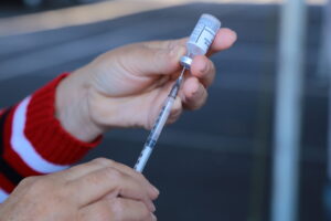 Como é feita a investigação de efeitos adversos de vacinas (Foto: Enio Medeiros - SecomAparecida)