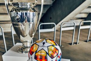Taça e bola oficial da Liga dos Campeões