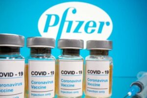 Segundo a farmacêutica, vacina é bem tolerada pelas crianças. Pfizer: 3 doses contra covid-19 têm boa resposta em menores de 5 anos
