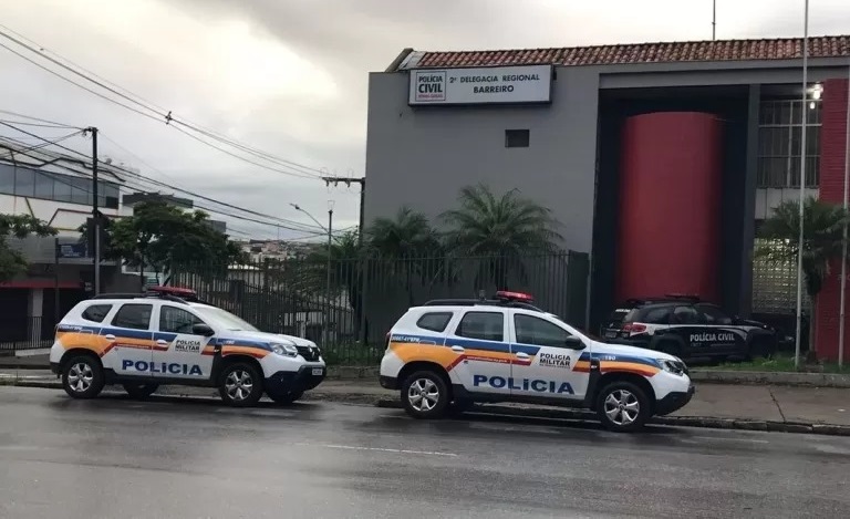 bebê encontrado na geladeira O corpo da bebê está no Instituto Médico Legal (IML) de Belo Horizonte. Suspeita de abandonar bebê encontrado na geladeira é presa em BH