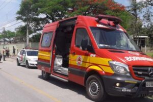 Homem vestido de Papai Noel de desequilibra de caminhão e é atropelado em Florianópolis - Bombeiros foram acionados para o resgate