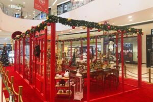 Natal no Shopping Cerrado apresenta casa de vidro em decoração natalina