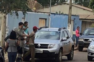 Wanderson se entrega à Polícia, em Gameleira (Foto: Divulgação)