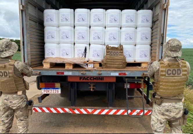 PM apreende 10 toneladas de defensivos agrícolas na região de Rio Verde (Foto: Polícia Militar)