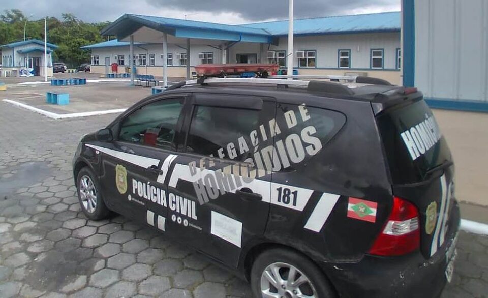 Homem é preso suspeito de matar duas pessoas em situação de rua, em Florianópolis
