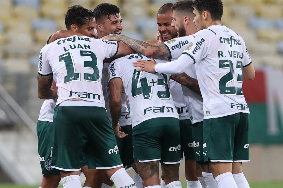 Jogadores do Palmeiras comemoram gol da equipe